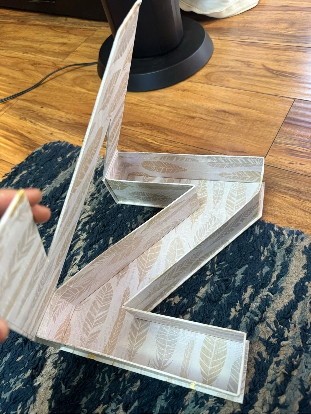 N/A stylish letter